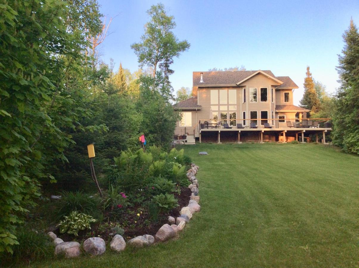 Pebble Springs Bnb Grand Beach Exterior photo